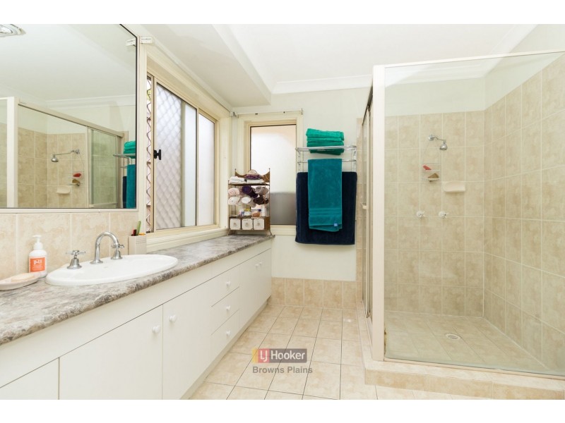 13 Fromelles Court, Regents Park QLD 4118