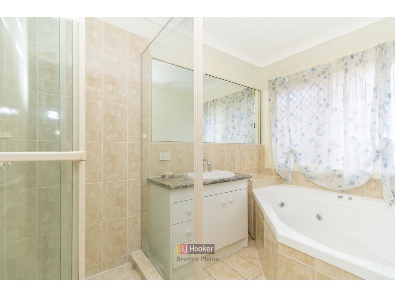 13 Fromelles Court, Regents Park QLD 4118