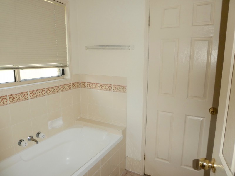 3 Paddies Crescent, Crestmead QLD 4132