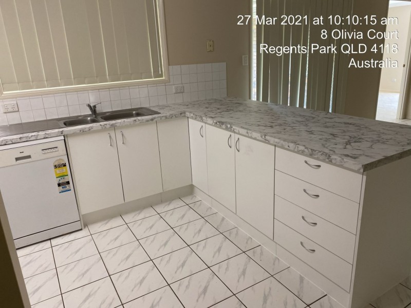 8 Olivia Court, Regents Park QLD 4118