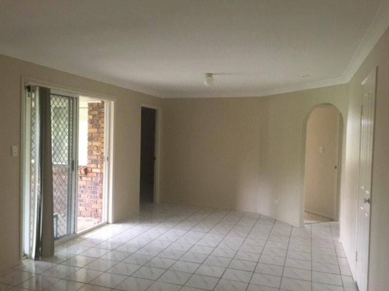 8 Olivia Court, Regents Park QLD 4118