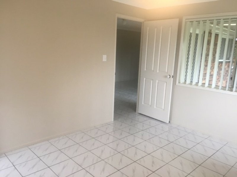 8 Olivia Court, Regents Park QLD 4118