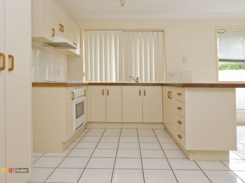 28 Solandra Circuit, Regents Park QLD 4118