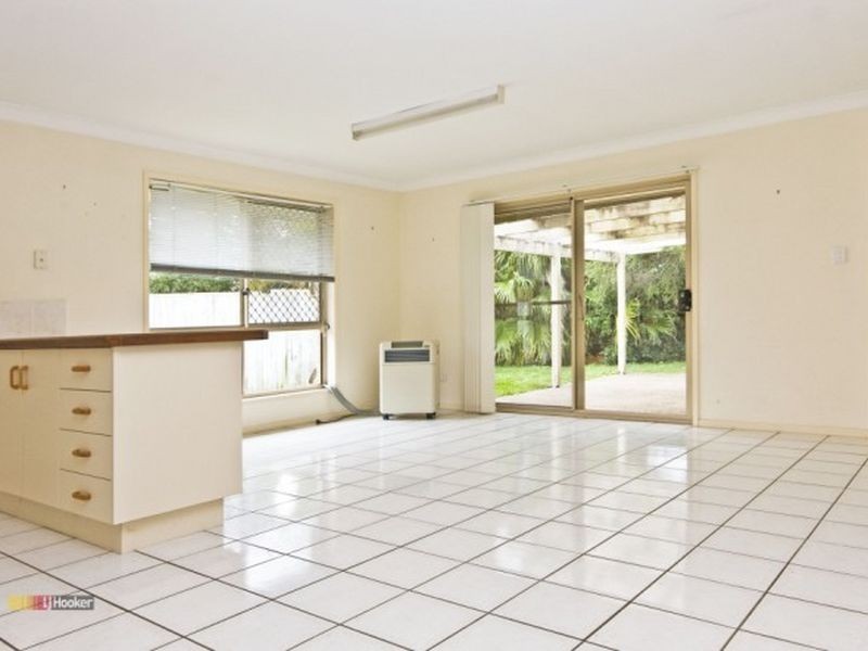 28 Solandra Circuit, Regents Park QLD 4118