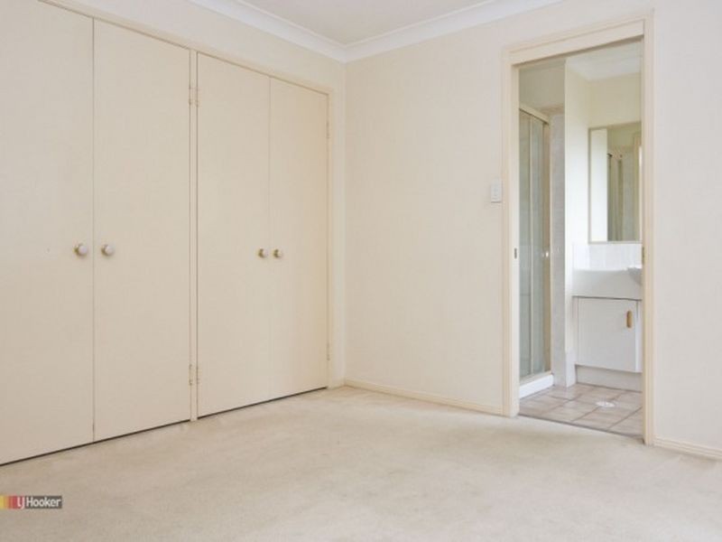 28 Solandra Circuit, Regents Park QLD 4118