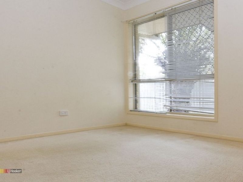 28 Solandra Circuit, Regents Park QLD 4118