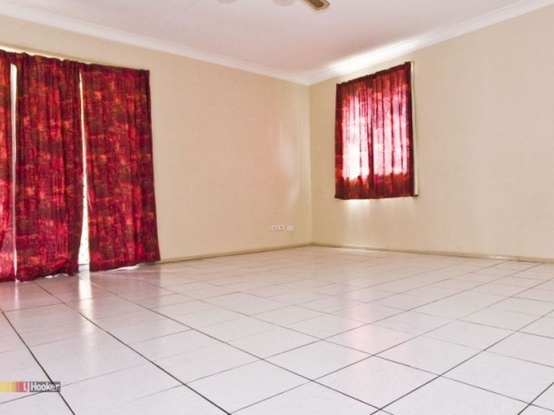 5 Silvertop Street, Hillcrest QLD 4118