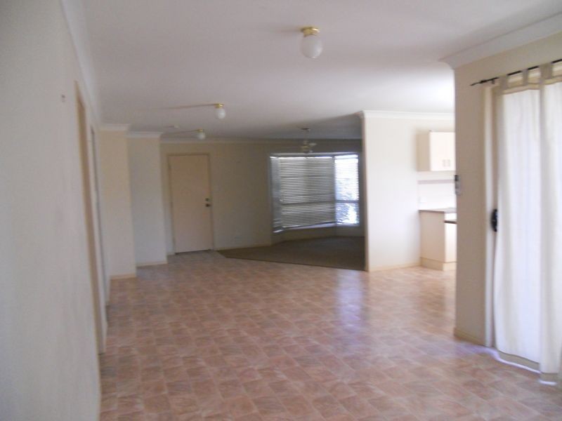 3 Paddies Crescent, Crestmead QLD 4132