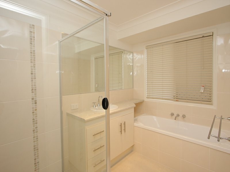 Unit 1/22 Charlton Place, Regents Park QLD 4118
