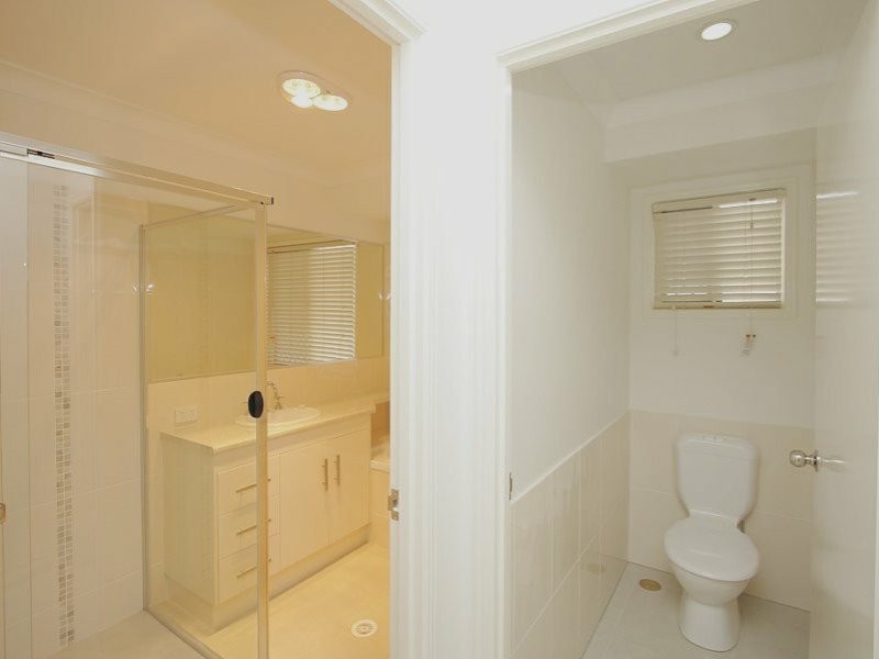 Unit 1/22 Charlton Place, Regents Park QLD 4118
