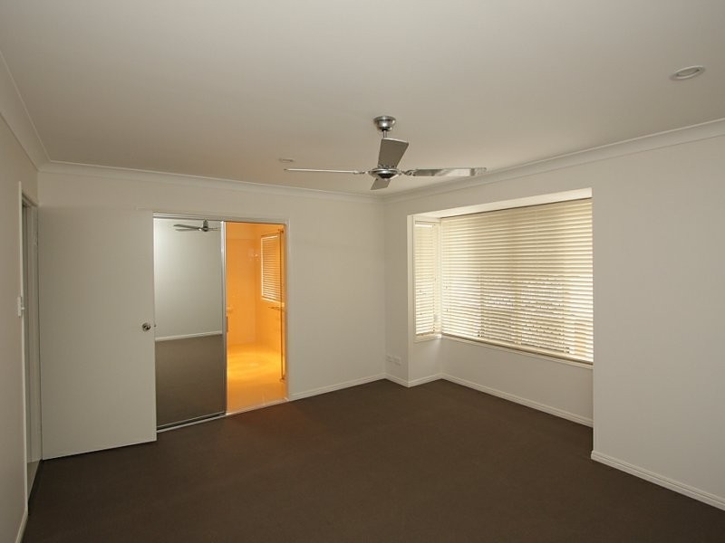 Unit 1/22 Charlton Place, Regents Park QLD 4118
