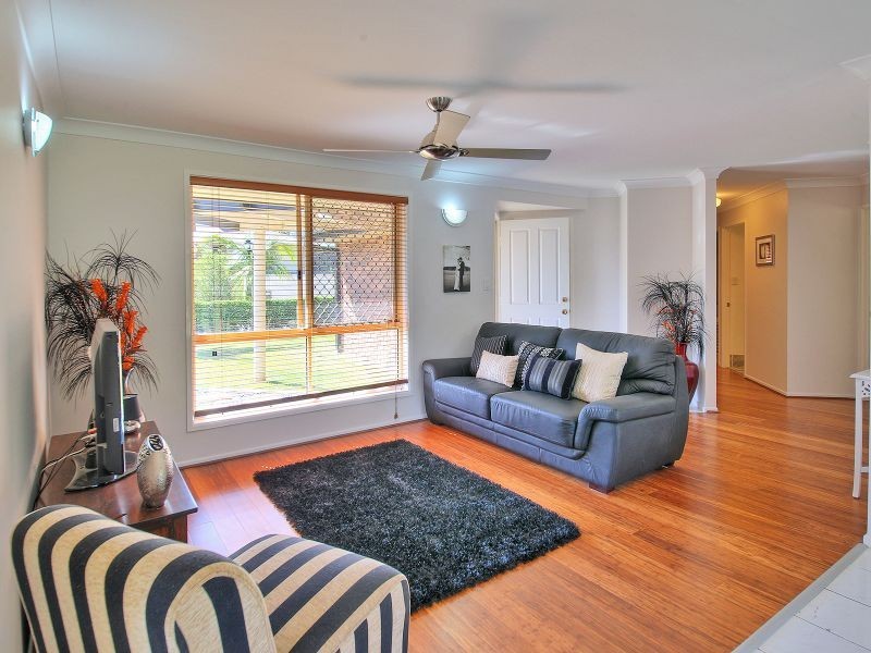 9 Learmonth Court, Hillcrest QLD 4118