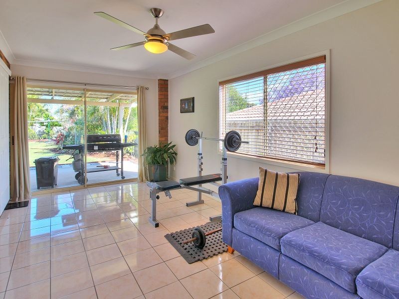9 Learmonth Court, Hillcrest QLD 4118