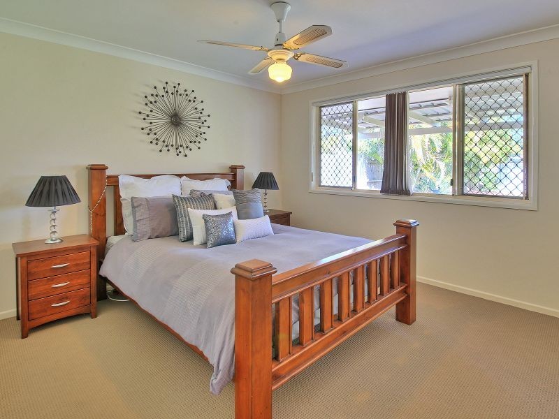 9 Learmonth Court, Hillcrest QLD 4118