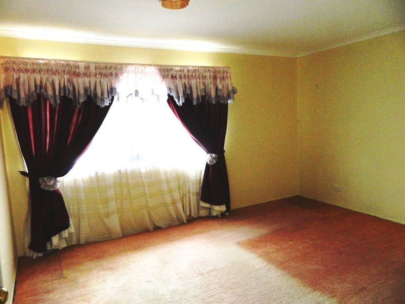 4 Owens Crescent, Regents Park QLD 4118