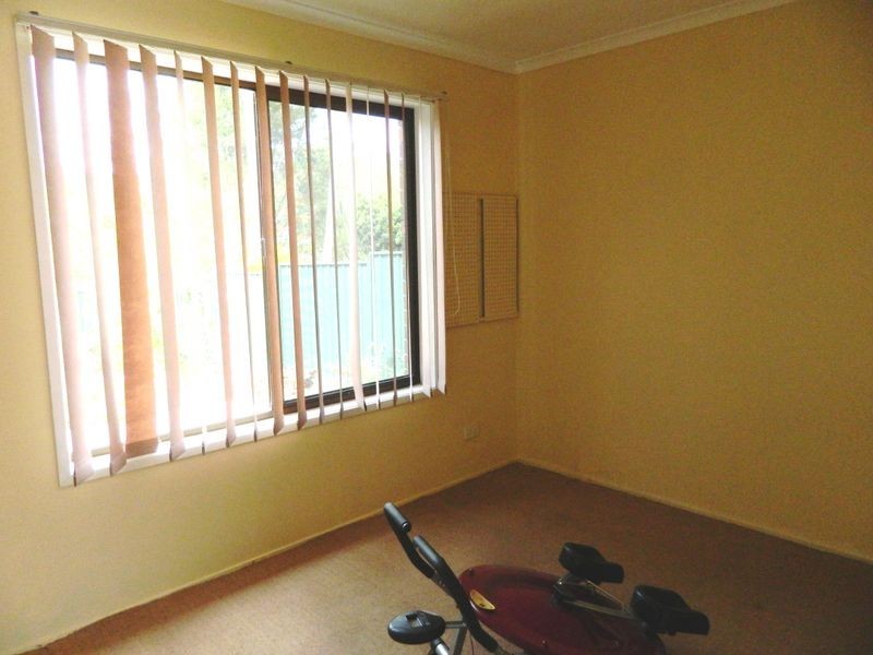 4 Owens Crescent, Regents Park QLD 4118