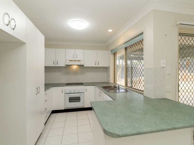 22 Fromelles Court, Regents Park QLD 4118