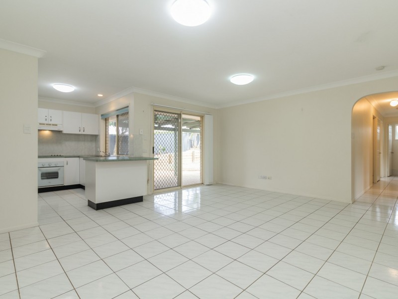 22 Fromelles Court, Regents Park QLD 4118