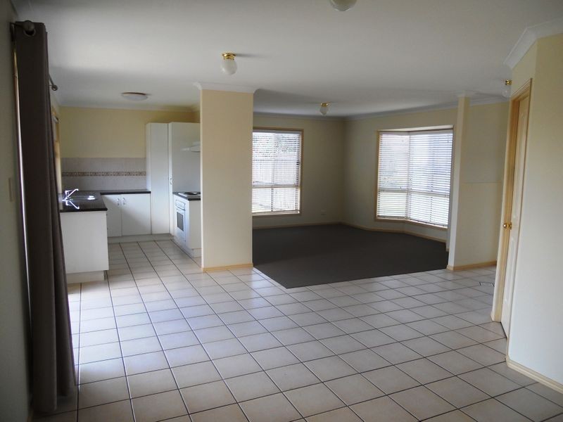 8 Craig Street, Crestmead QLD 4132