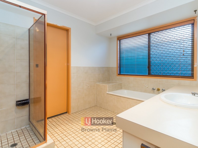 169 Emerald Drive, Regents Park QLD 4118