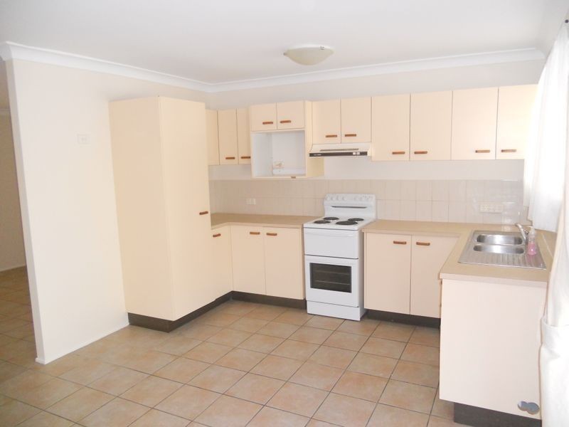 27 Conifer Street, Hillcrest QLD 4118