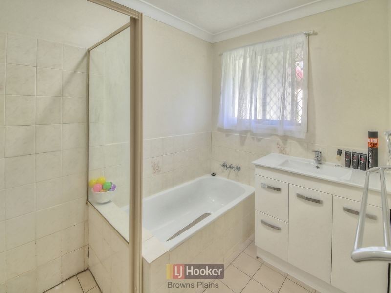 27 Conifer Street, Hillcrest QLD 4118