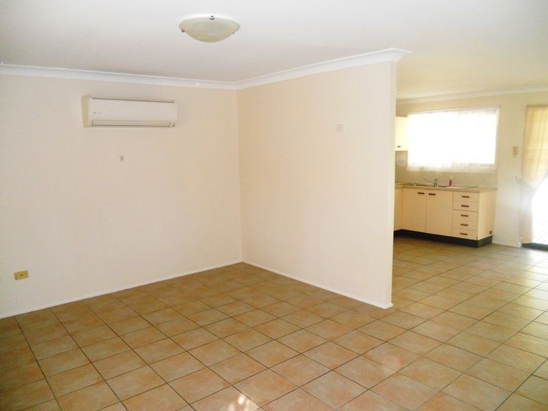 27 Conifer Street, Hillcrest QLD 4118