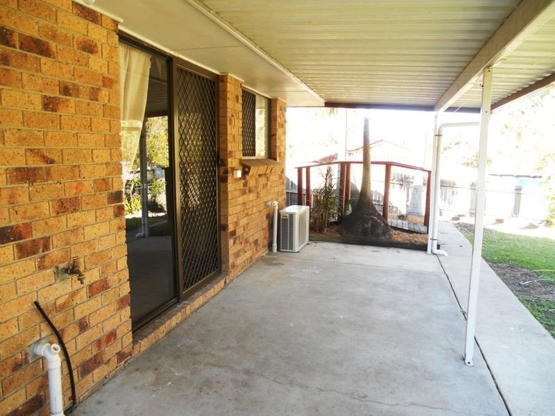 27 Conifer Street, Hillcrest QLD 4118