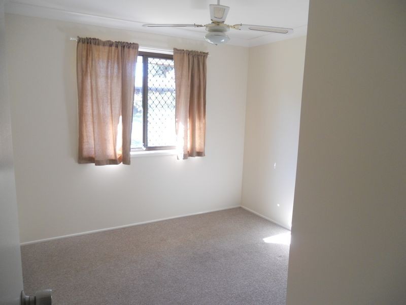 27 Conifer Street, Hillcrest QLD 4118