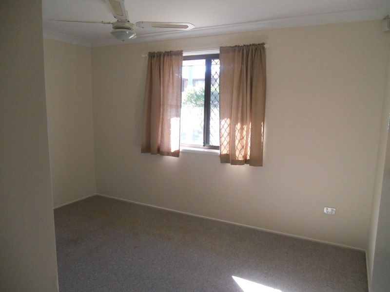 27 Conifer Street, Hillcrest QLD 4118