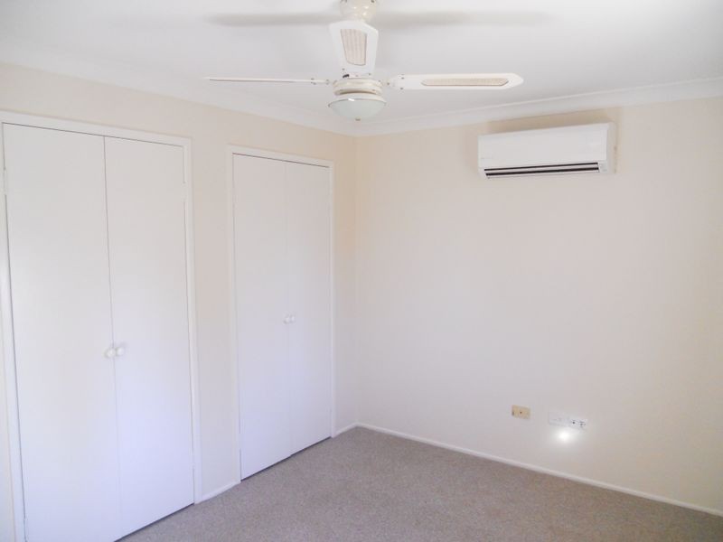 27 Conifer Street, Hillcrest QLD 4118