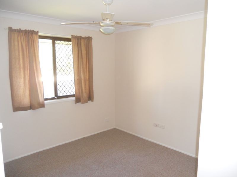 27 Conifer Street, Hillcrest QLD 4118