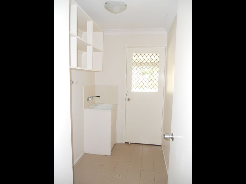 27 Conifer Street, Hillcrest QLD 4118