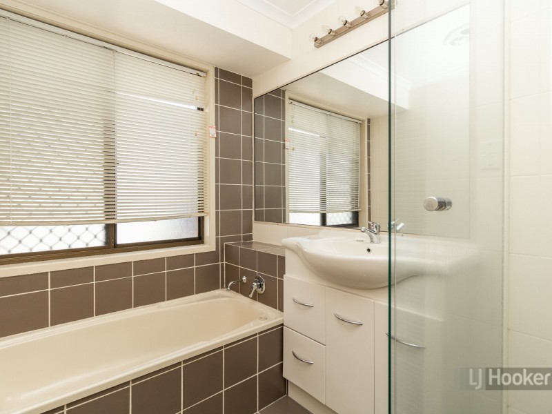 9 Acorus Court, Regents Park QLD 4118