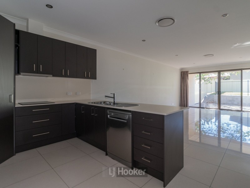 2/13 Owens Crescent, Regents Park QLD 4118