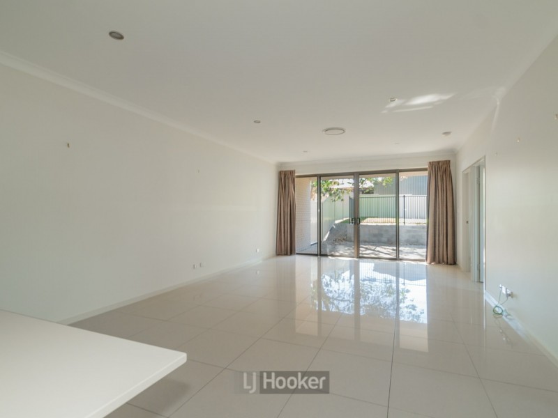 2/13 Owens Crescent, Regents Park QLD 4118