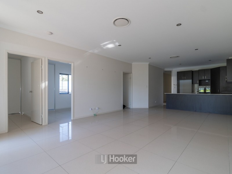 2/13 Owens Crescent, Regents Park QLD 4118