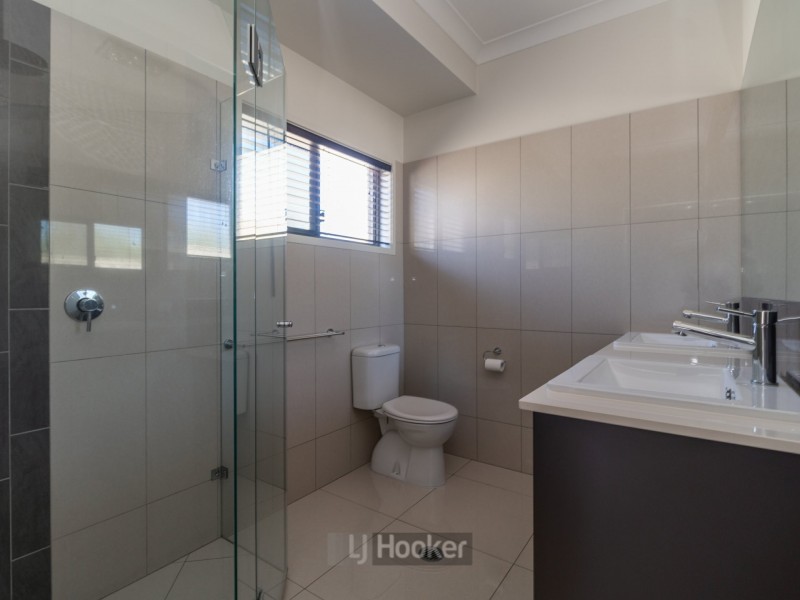 2/13 Owens Crescent, Regents Park QLD 4118