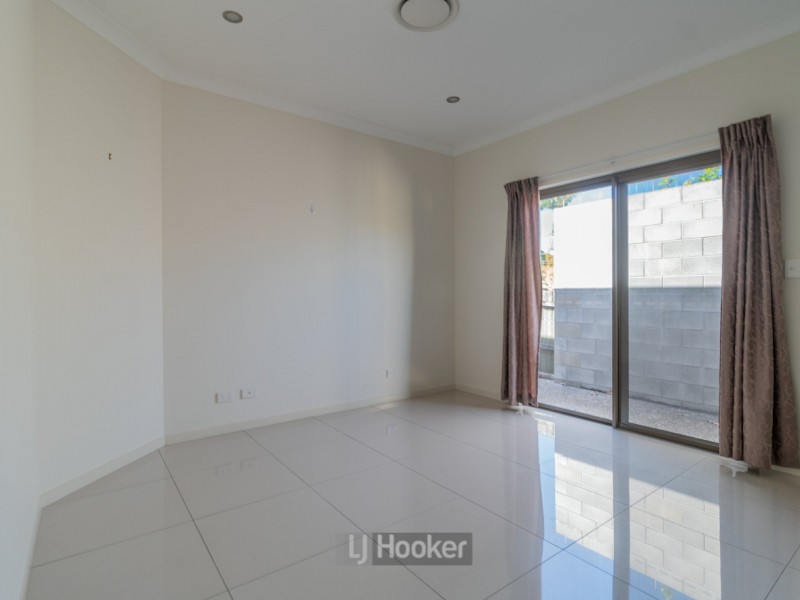 2/13 Owens Crescent, Regents Park QLD 4118