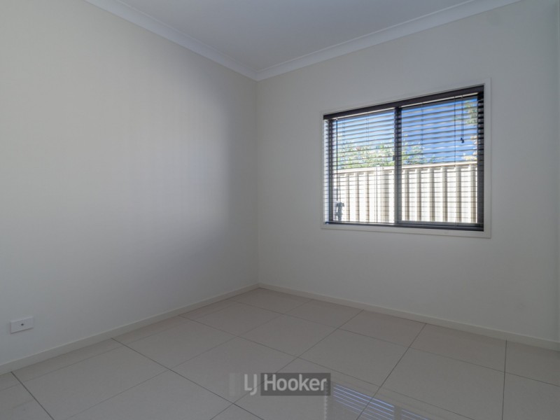 2/13 Owens Crescent, Regents Park QLD 4118