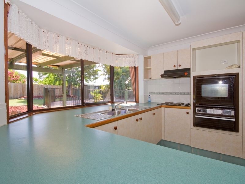 5 Bottlebrush Drive, Regents Park QLD 4118