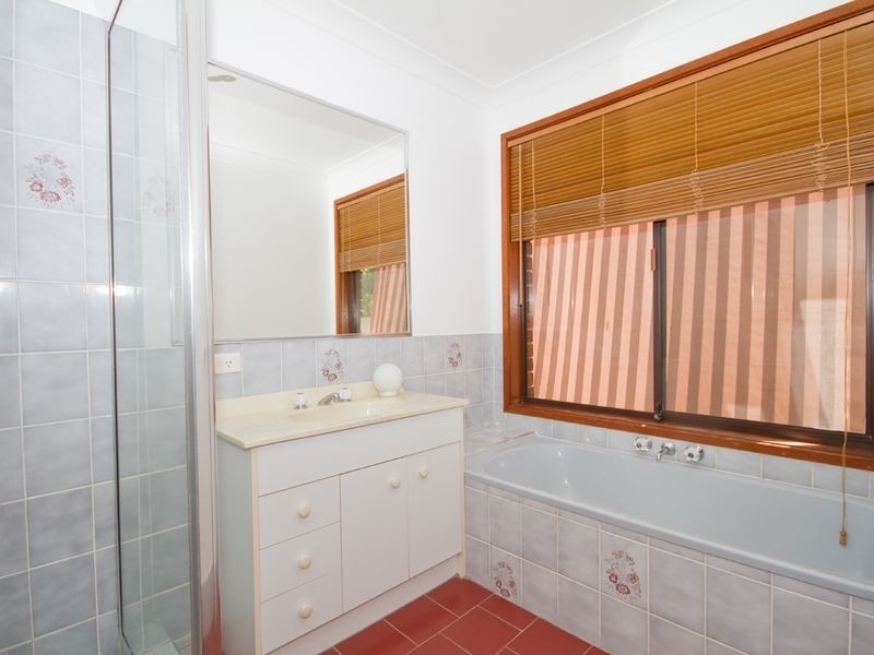 5 Bottlebrush Drive, Regents Park QLD 4118
