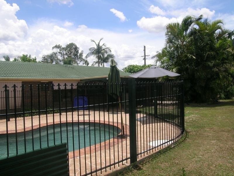 5 Bottlebrush Drive, Regents Park QLD 4118