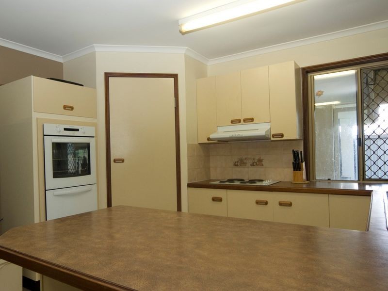 17 Bennett Drive, Regents Park QLD 4118