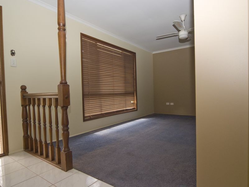 17 Bennett Drive, Regents Park QLD 4118