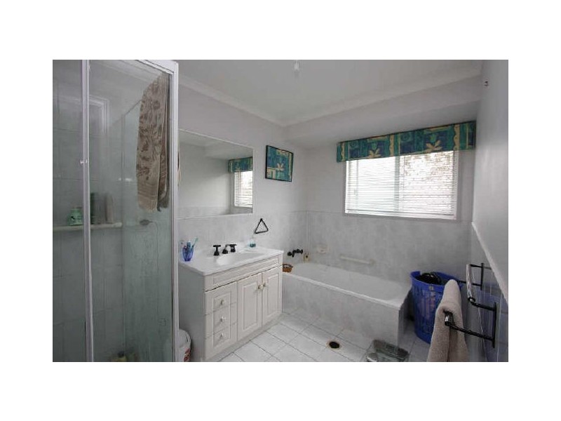 23 Gumview Close, Regents Park QLD 4118