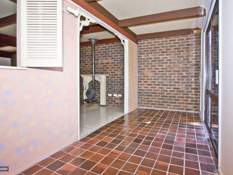 14 Pine Street, Hillcrest QLD 4118