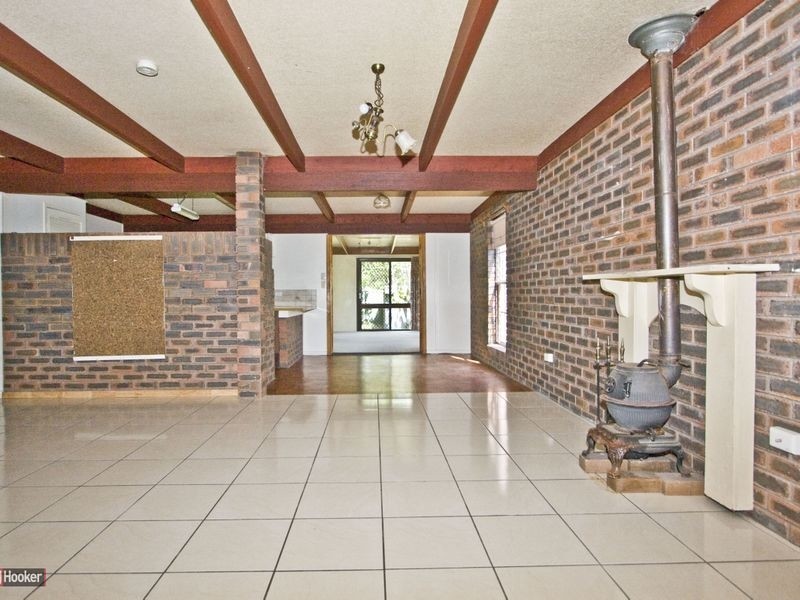 14 Pine Street, Hillcrest QLD 4118