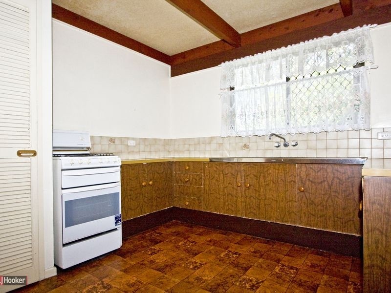 14 Pine Street, Hillcrest QLD 4118