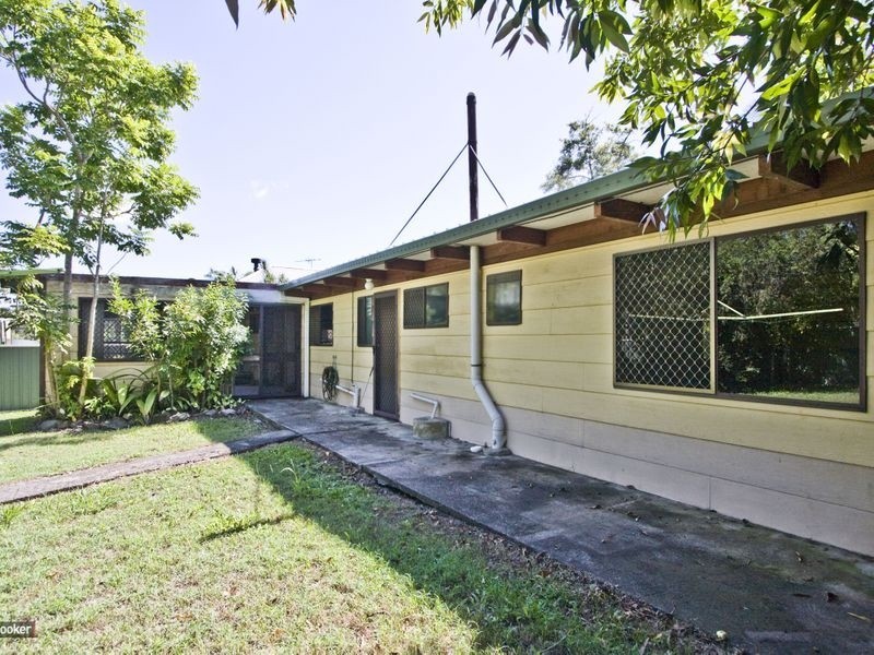 14 Pine Street, Hillcrest QLD 4118